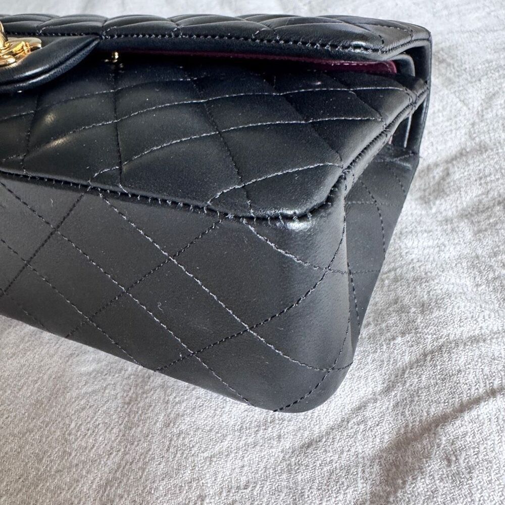 Chanel Classic Double Flap Medium Quilted Lambskin Black with Gold Hardware - Picture 5 of 15